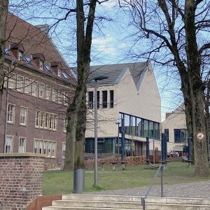 Kirchplatz St. Viktor, Rathaus und einsA