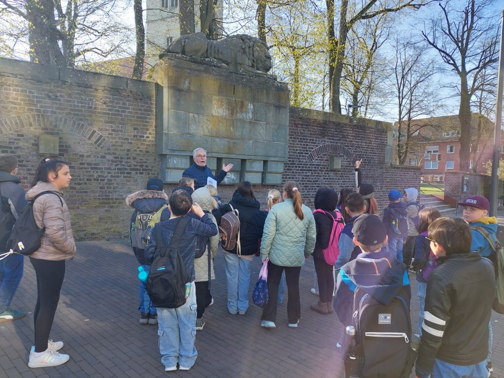 Stadterkundung am Kriegerdenkmal