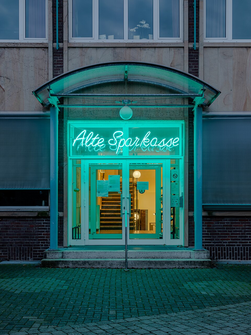 Eingang Ostring zur VHS/Alte Sparkasse